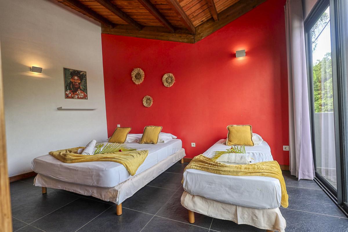 18.Location villa piscine Le Gosier Guadeloupe_Chambre 1